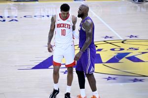 申京：季后赛关键失误是噩梦 文班总决赛也犯了和小贾一样的错误